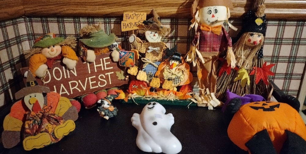 Holiday decor lot